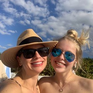 Meet your Posher, Taryn